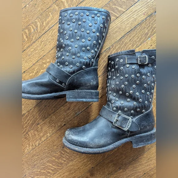 Frye Jenna Distressed Stud Short Moto Black boots in size 5.5 - Picture 6 of 12